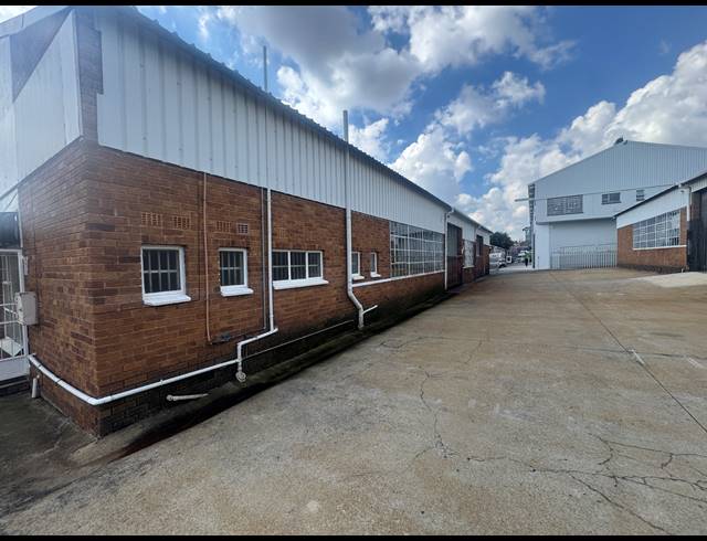 1,000M² WAREHOUSE TO LET IN WYNBERG